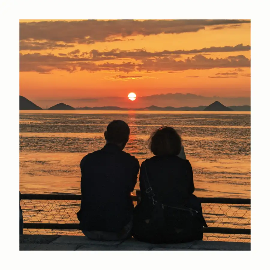 偷偷给这对夫妻拍了个照片 一切都刚刚好