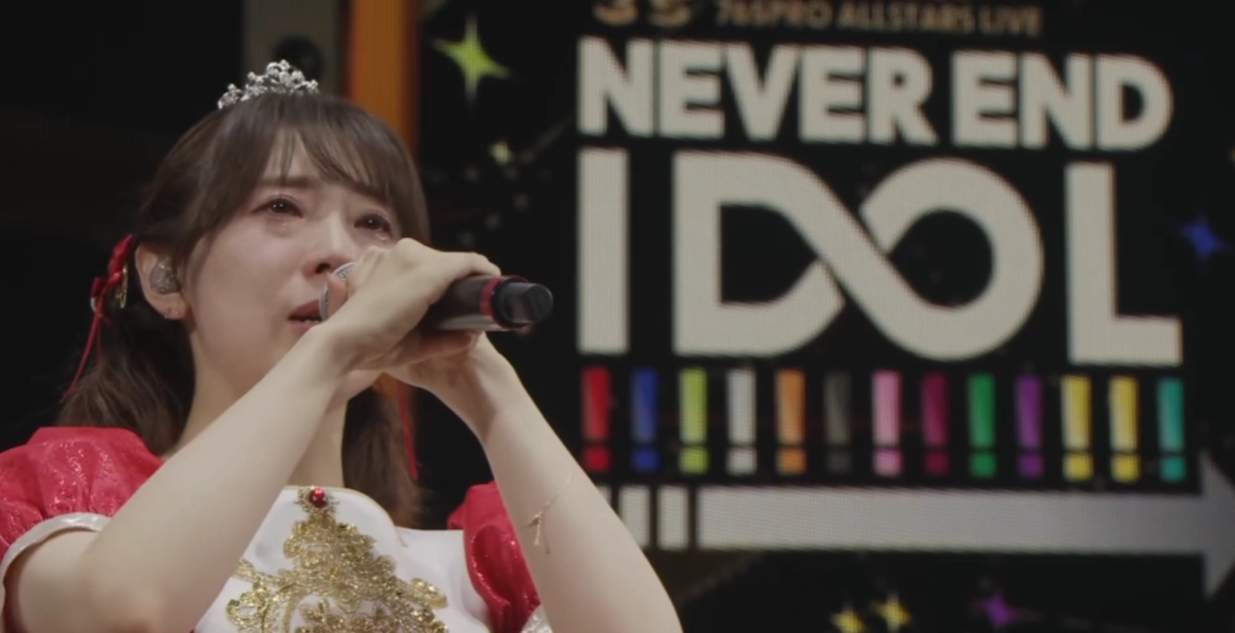 感觉这个镜头可以入选2025二偶普利策奖了