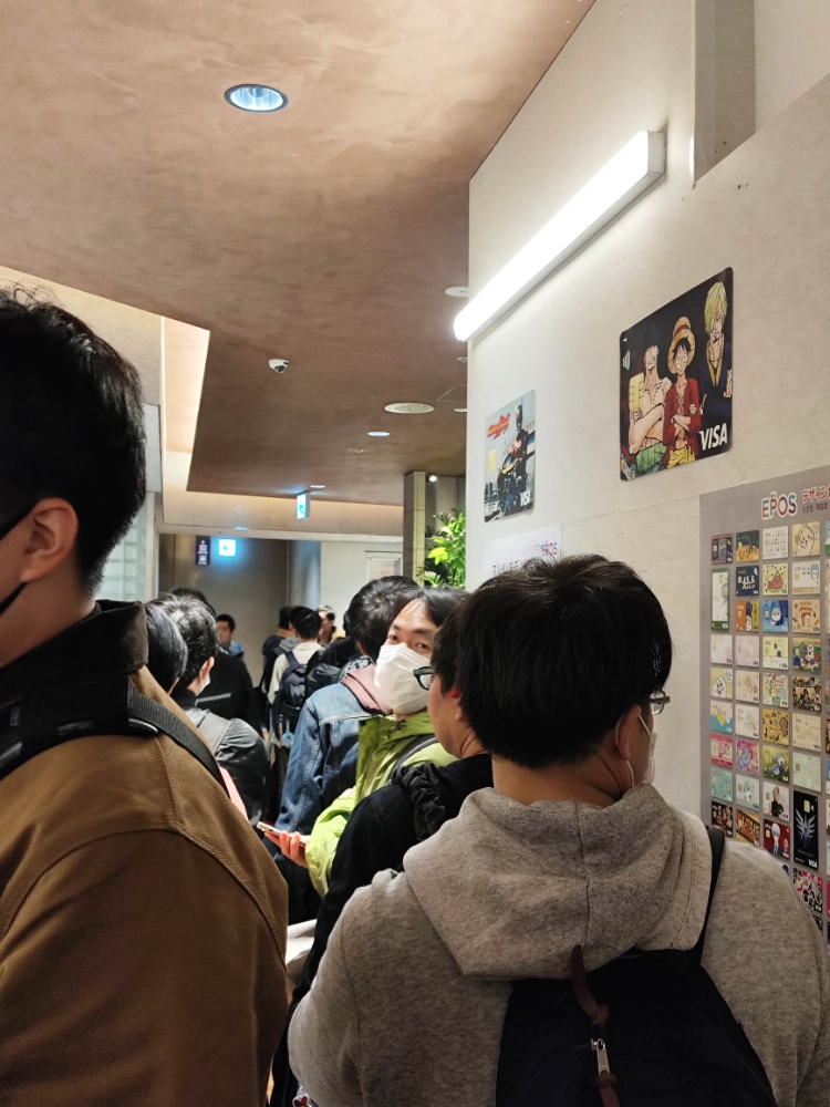 堵门结果还是要排队领整理券